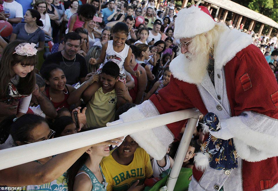 санта клаус покрыл все тело татуировками, татуировки на теле санта клауса, Витор Мартинс, Vitor Martins, бразильский санта клаус тату