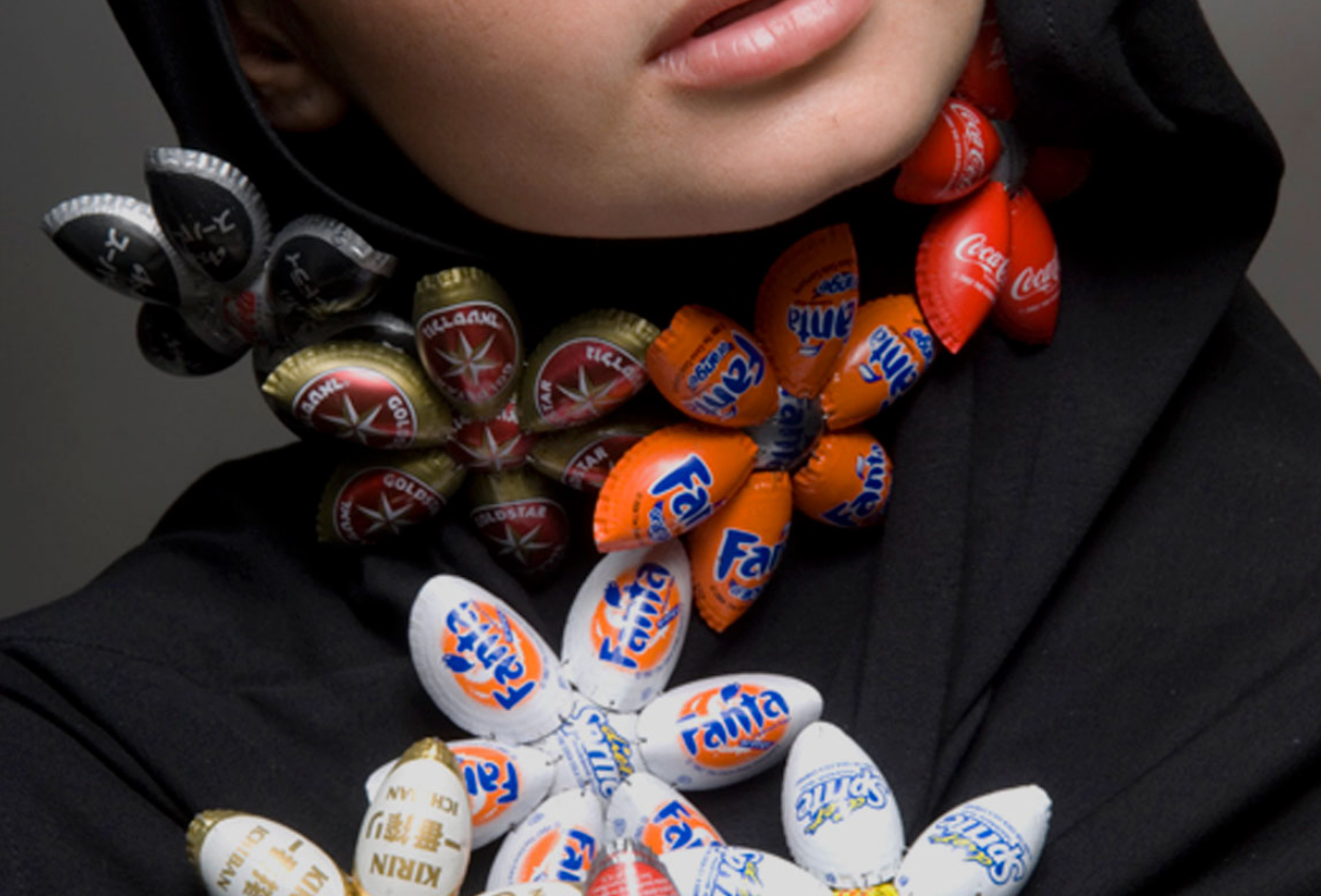 Украшения, из металлических пробок, от бутылок, дизайнер, Йоав Котик,  Yoav Kotik