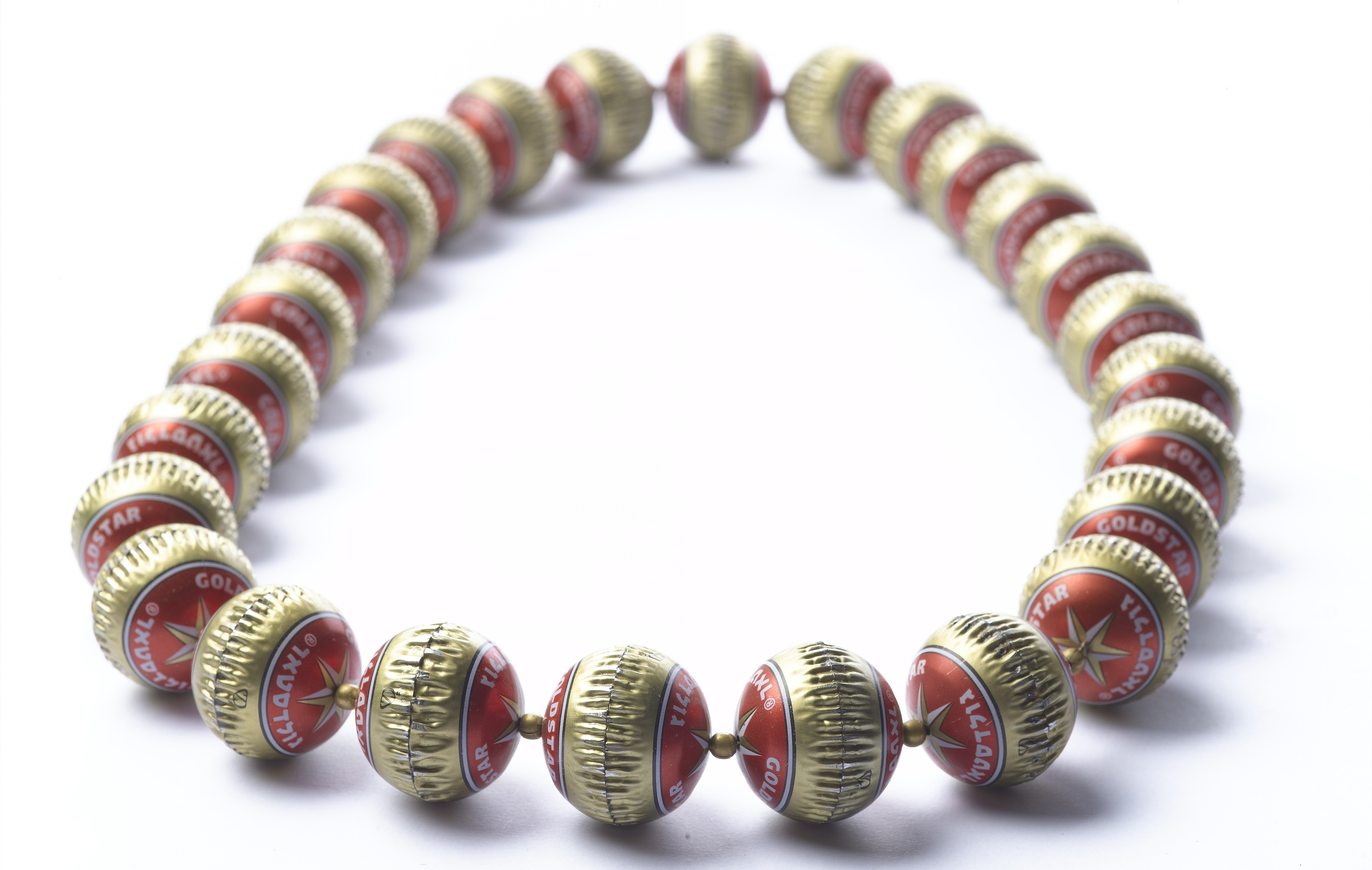 Украшения, из металлических пробок, от бутылок, дизайнер, Йоав Котик,  Yoav Kotik