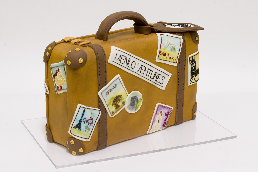 Бывший инженер НАСА создает шикарные торты, напоминающие предметы быта еда,торт, гиперреализм, Бывший инженер НАСА, шикарные торты, BethAnn Goldberg, Studio Cake