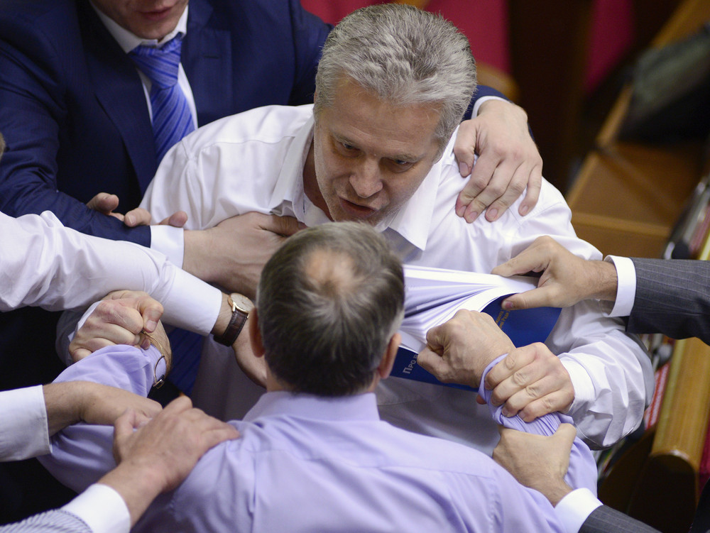 Зрелищные драки политиков со всего света драки политиков, кулачные бои депутатов, подрались депутаты, Киев, верховная рада, со всего света