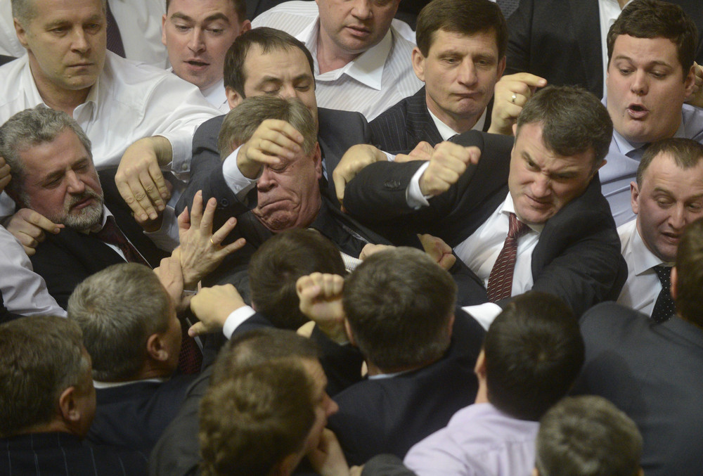 Зрелищные драки политиков со всего света драки политиков, кулачные бои депутатов, подрались депутаты, Киев, верховная рада, со всего света