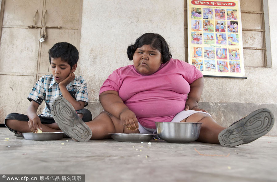 Девятилетняя девочка с неуемным аппетитом, которая весит 92 килограмма Suman Khatun Суман Хатун, самая толстая девочка в мире