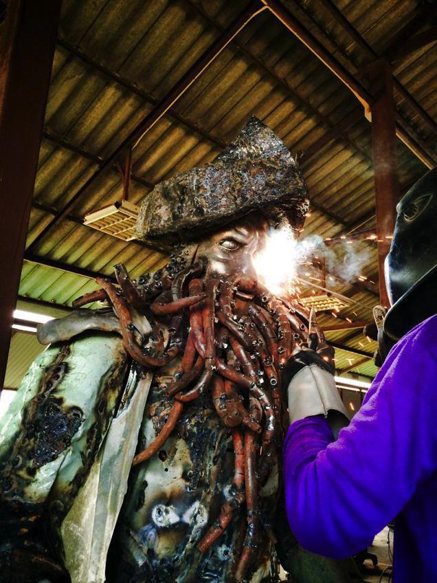 скульптуры из металлолома, Пан Хун Лек, Ban Hun Lek, халк из металлолома 