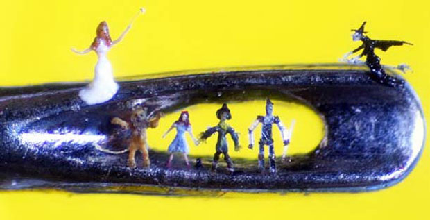 микро скульптуры в игольном ушке, крошечные скульптуры игольное ушко, Уилларда Уигана, Willard Wigan