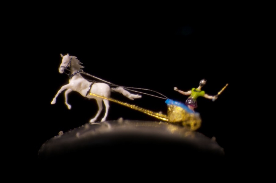 микро скульптуры в игольном ушке, крошечные скульптуры игольное ушко, Уилларда Уигана, Willard Wigan