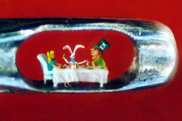 микро скульптуры в игольном ушке, крошечные скульптуры игольное ушко, Уилларда Уигана, Willard Wigan