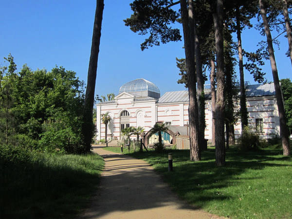 Jardin d'Agronomie Tropicale, человеческий зоопарк, зоопарк люди вместо животных