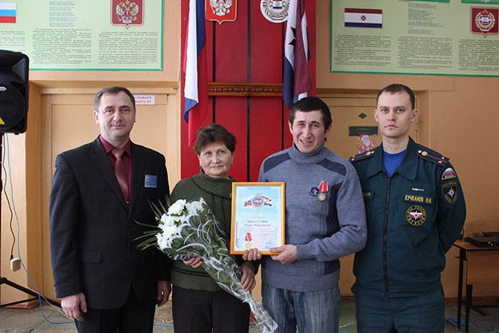 Герои, Россия, спасли, жизни, люди, вытащил, пожар, школьники