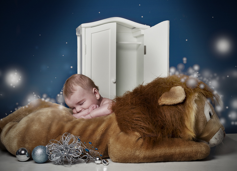 Милые, малыши, дети, младненцы, воссоздают, сцены, из знаменитых фильмов, детских, книг