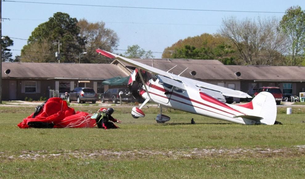 Парашютист столкнулся с самолетом, самолет врезался в парашютиста, Джон Фрост ,John Frost, Шеннон Трамбле, Shannon Trembley