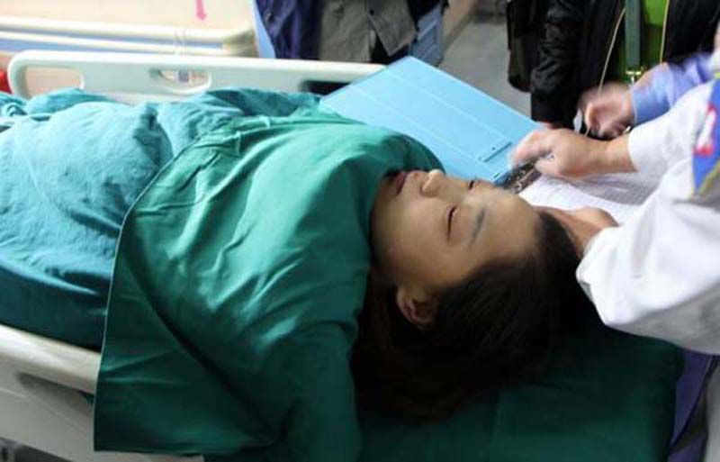 Трогательный и по-настоящему сильный поступок мальчика больного раком для своей мамы Чэнь Сяотянь, Chen Xiaotian, мальчик пожертвовал ради матери, отдал маме почку, рак мозка