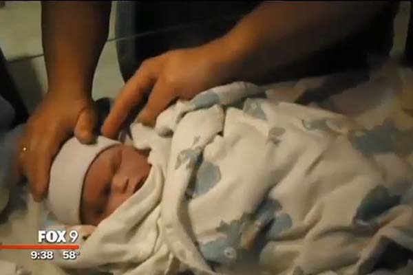 детская кроватка в скамейку, мертворожденный ребенок пережата пуповина, Валари Уотс