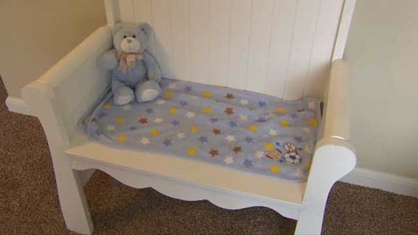 детская кроватка в скамейку, мертворожденный ребенок пережата пуповина, Валари Уотс