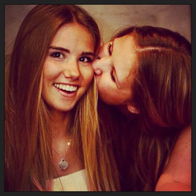 Фанатке из Бельгии модельный контакт,  Аксель Деспигелэр, Axelle Despiegelaere, болельщице модельный контракт L'Oreal, 