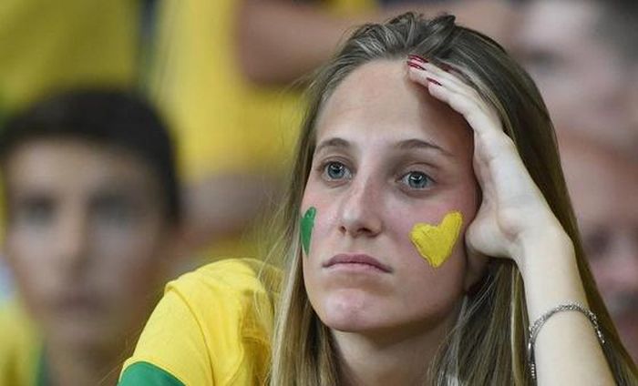 агония болельщиков Бразилии, разочарование фанатов Бразилии, разочарованные фанаты, Бразилия проиграла Германии