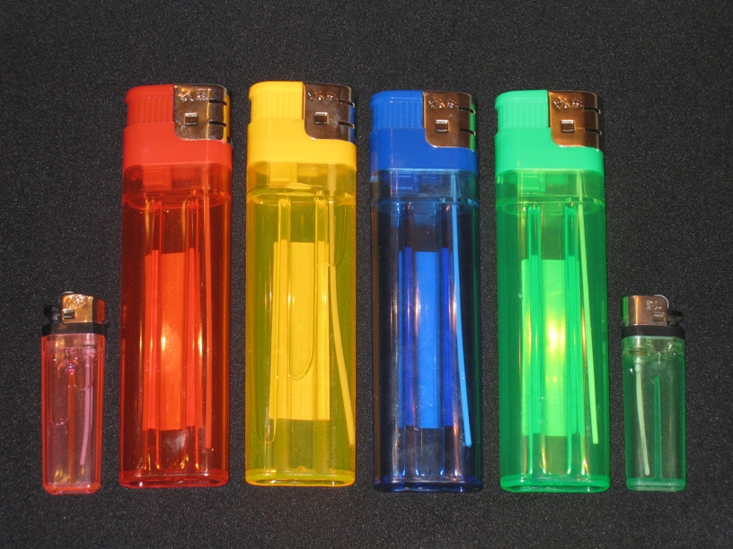 опасные бытовые отходы, утилизация опасных отходов, не следует выбрасывать в мусорное ведро