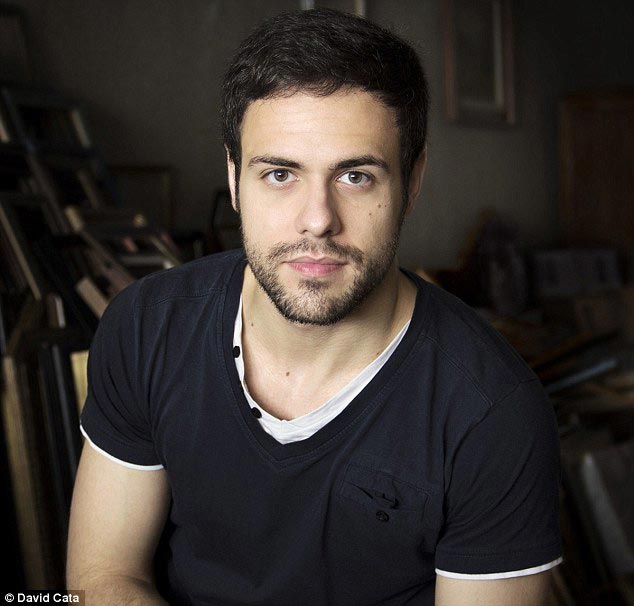 художник превратил руку в кашпо, заполнил ладонь землей, Дэвид Ката, David Cata