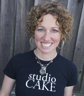 Бывший инженер НАСА создает шикарные торты, напоминающие предметы быта еда,торт, гиперреализм, Бывший инженер НАСА, шикарные торты, BethAnn Goldberg, Studio Cake