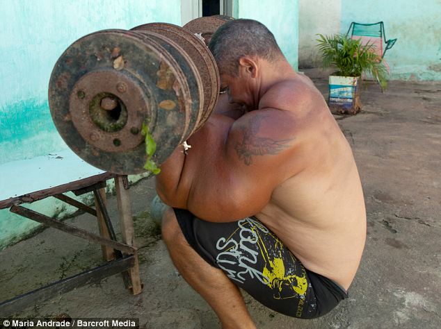 синтоловый монстр, Арлиндо де Соуза, Arlindo de Souza, инъекции синтола, самый большой бицепс