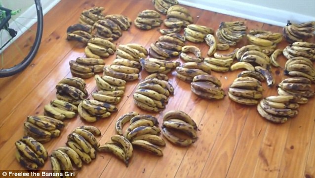 Необычная диета девушки из Австралии, которая съедает по 51 банану в день 51 кг бананов, фрукторианство, диета много фруктов, Лони Джейн Энтони, Loni Jane Anthony,