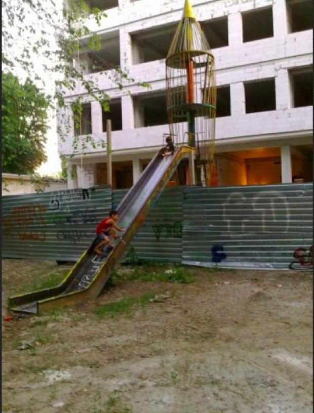 Почему российские ЖКХ так не любят детей? ужасы российских дворов, ЖКХ-арт, россия