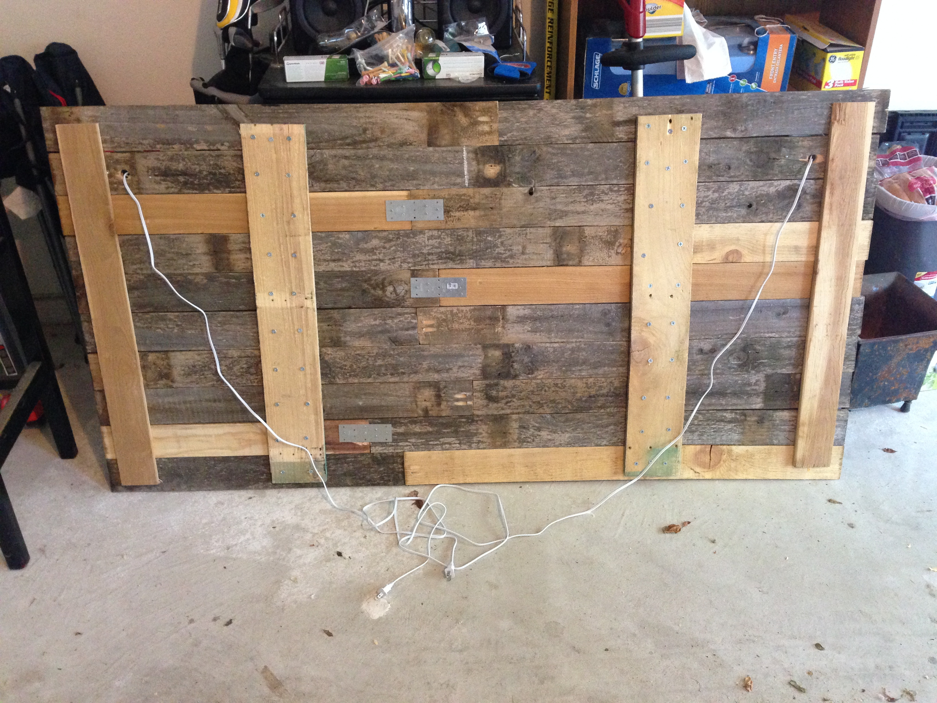 изголовье кровати из забора, спинка кровати из забора