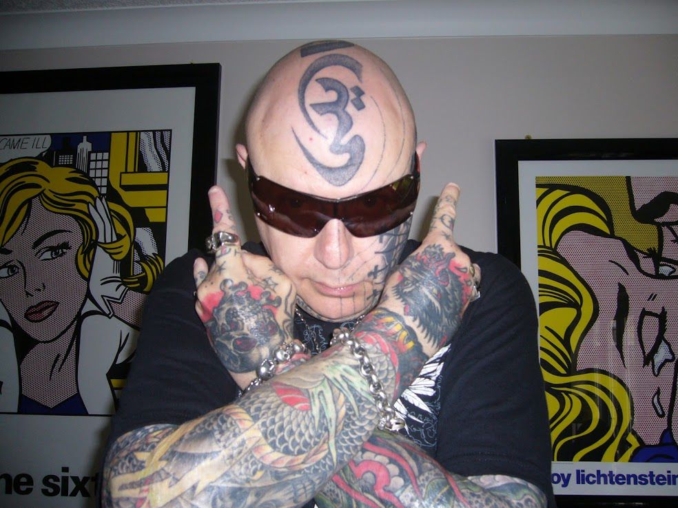 Из приличного семьянина в татуированное нечто забил всё тело татуировками, Кит Гордон, Keith Gordon, на старости забил тело татуировки, все тело тату Кит Гордон