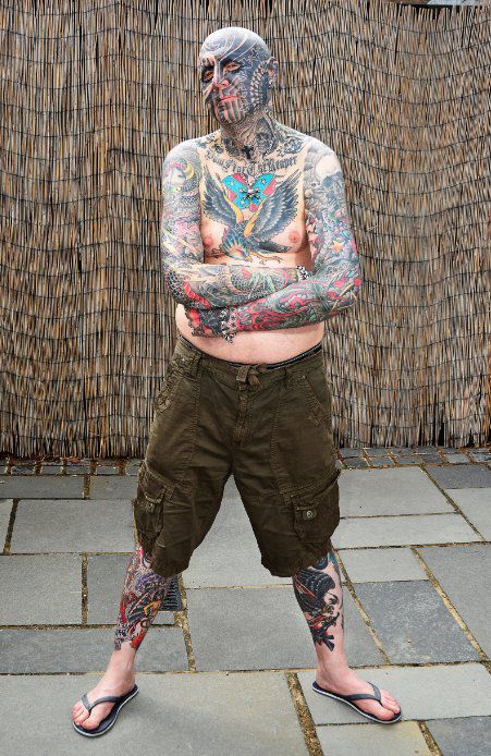 Из приличного семьянина в татуированное нечто забил всё тело татуировками, Кит Гордон, Keith Gordon, на старости забил тело татуировки, все тело тату Кит Гордон