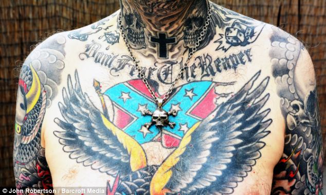 Из приличного семьянина в татуированное нечто забил всё тело татуировками, Кит Гордон, Keith Gordon, на старости забил тело татуировки, все тело тату Кит Гордон