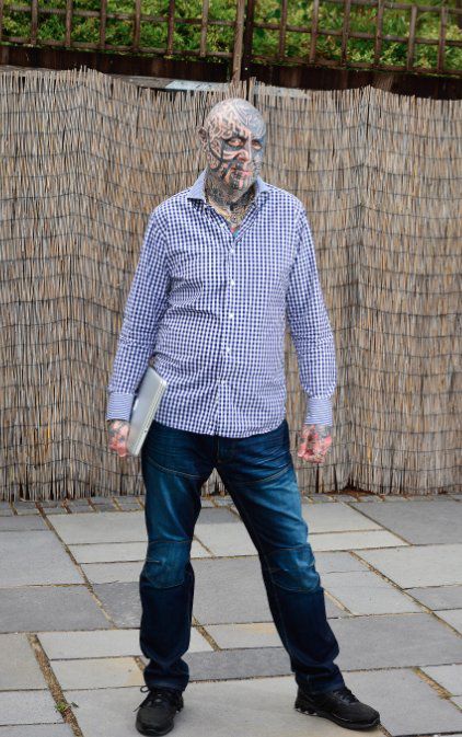 Из приличного семьянина в татуированное нечто забил всё тело татуировками, Кит Гордон, Keith Gordon, на старости забил тело татуировки, все тело тату Кит Гордон