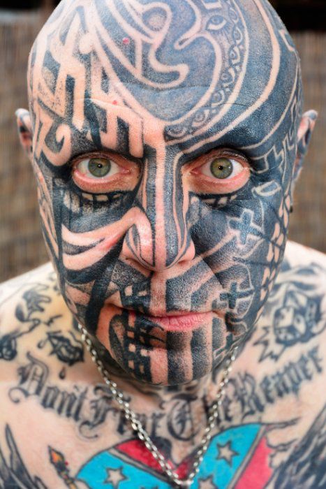 Из приличного семьянина в татуированное нечто забил всё тело татуировками, Кит Гордон, Keith Gordon, на старости забил тело татуировки, все тело тату Кит Гордон