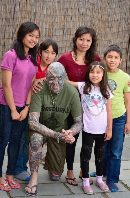 Из приличного семьянина в татуированное нечто забил всё тело татуировками, Кит Гордон, Keith Gordon, на старости забил тело татуировки, все тело тату Кит Гордон