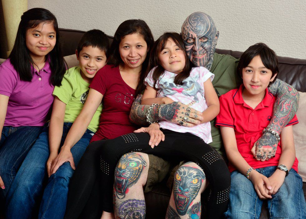 Из приличного семьянина в татуированное нечто забил всё тело татуировками, Кит Гордон, Keith Gordon, на старости забил тело татуировки, все тело тату Кит Гордон