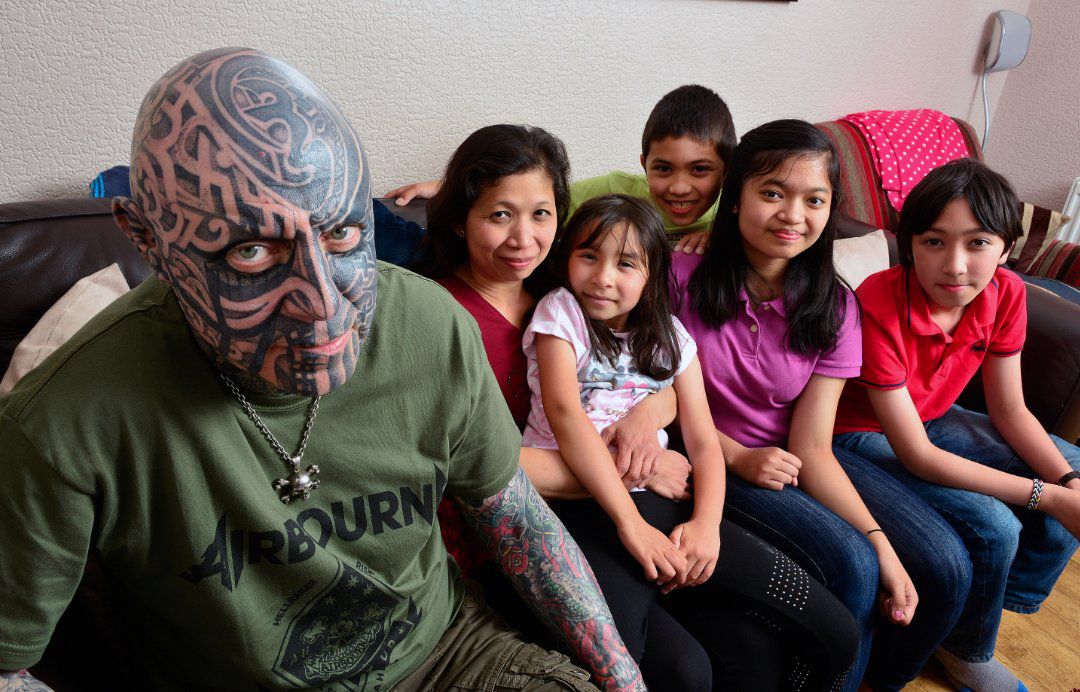 Из приличного семьянина в татуированное нечто забил всё тело татуировками, Кит Гордон, Keith Gordon, на старости забил тело татуировки, все тело тату Кит Гордон