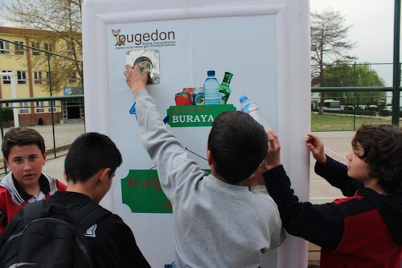 Pugedon vending machine, автомат бездомные животные турция