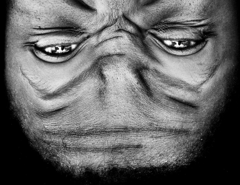 Перевернутые портреты похожи на инопланетян, Анелия Лубсер, Anelia Loubser, Alienation