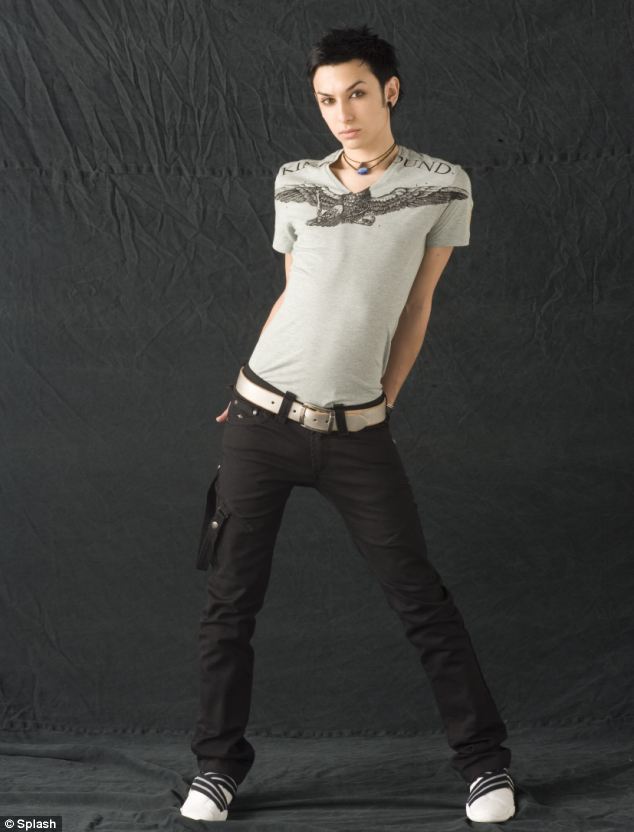 Кончита Вурст до превращения, Кончита Вурст в детстве, Томас Нойвирт до превращения, татуировка Кончиты Вурст, родители Кончиты Вурст