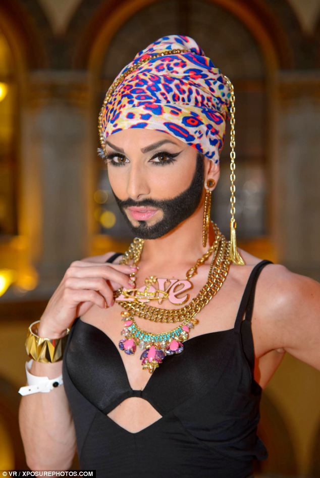 Кончита Вурст до превращения, Кончита Вурст в детстве, Томас Нойвирт до превращения, татуировка Кончиты Вурст, родители Кончиты Вурст