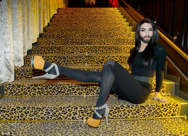 Кончита Вурст до превращения, Кончита Вурст в детстве, Томас Нойвирт до превращения, татуировка Кончиты Вурст, родители Кончиты Вурст