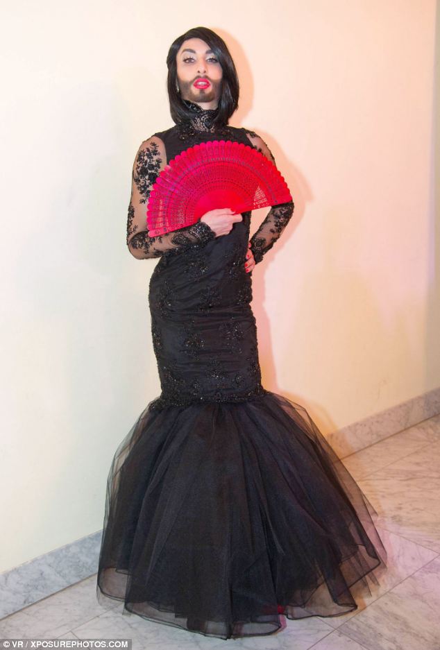 Кончита Вурст до превращения, Кончита Вурст в детстве, Томас Нойвирт до превращения, татуировка Кончиты Вурст, родители Кончиты Вурст