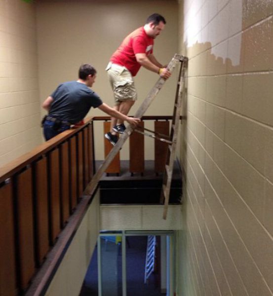 Глупые поступки, награды за глупость, Идиот года, люди идиоты