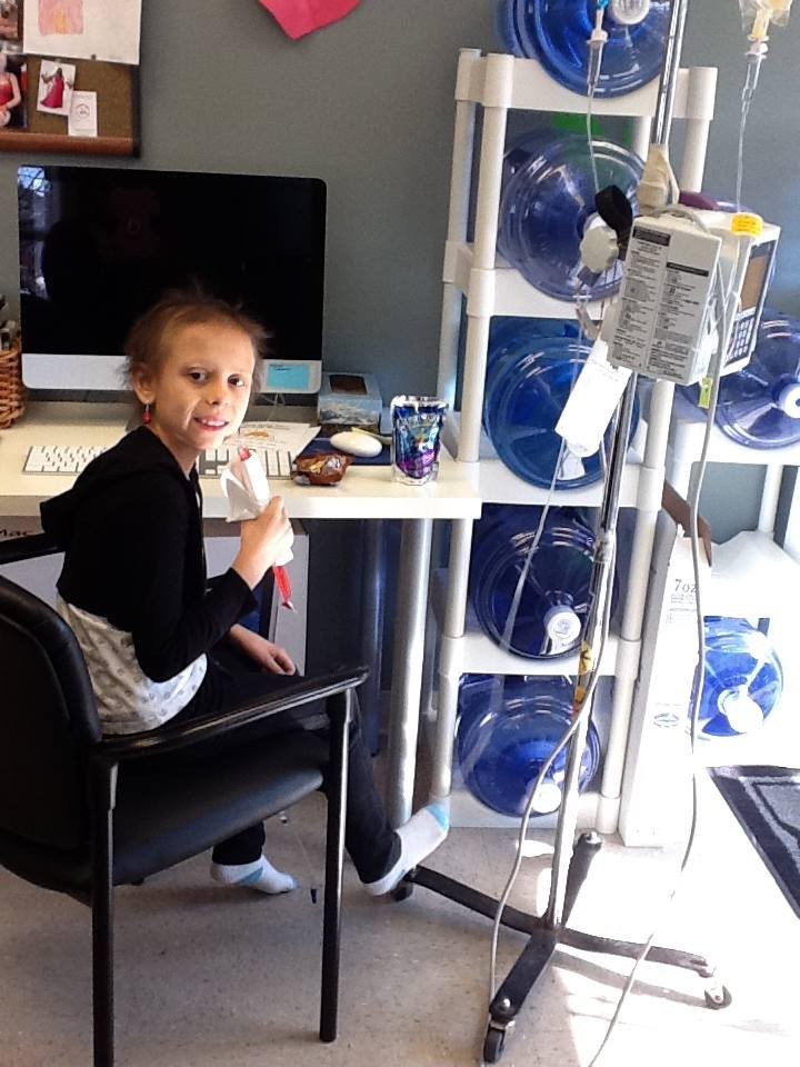 девочка изобрела рюкзак больные раком, i-pack, лечение рака изобрела рюкзак, Кайли Симондс, Kylie Simonds)