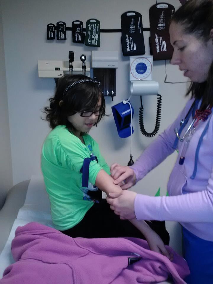 девочка изобрела рюкзак больные раком, i-pack, лечение рака изобрела рюкзак, Кайли Симондс, Kylie Simonds)