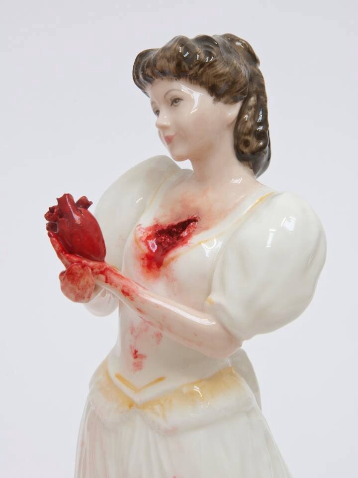 жуткие фарфоровые статуэтки, страшные фарфоровые куклы