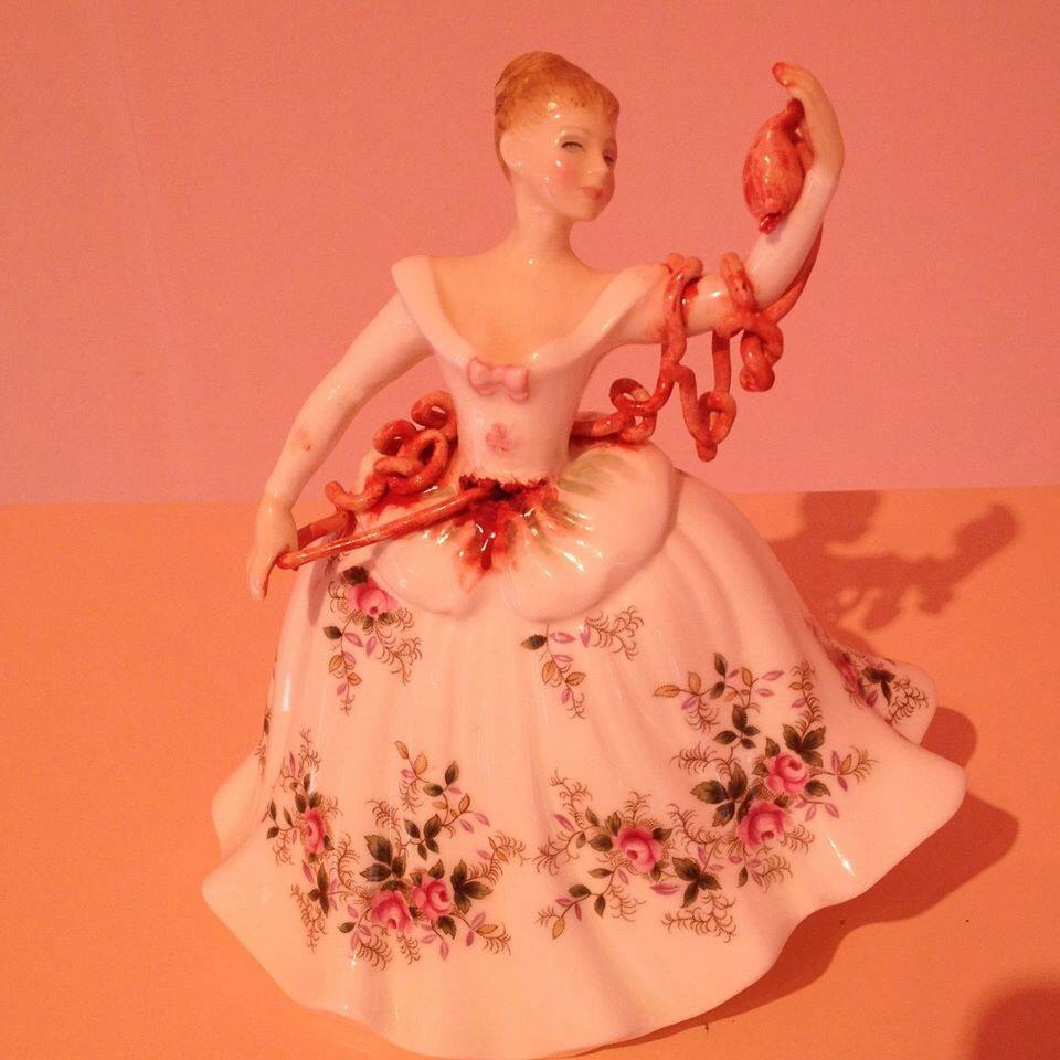 жуткие фарфоровые статуэтки, страшные фарфоровые куклы