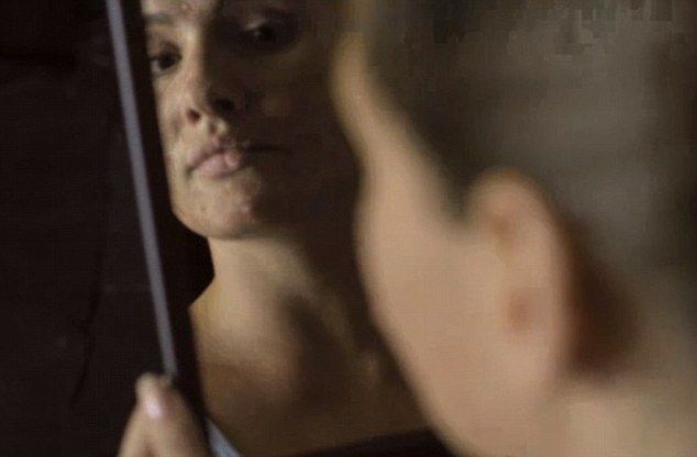 проблема акне, прыщи до и после, визажист нанес прыщи на лицо модели, Меган Морвуд, Megan Morewood