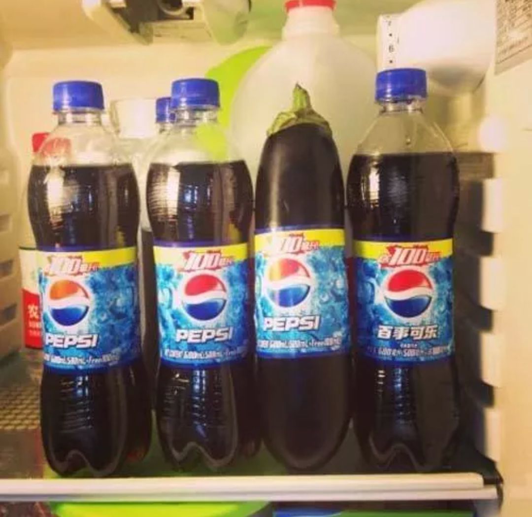 здесь что-то не так, лишние вещи на фото, лишние элементы на фотографиях