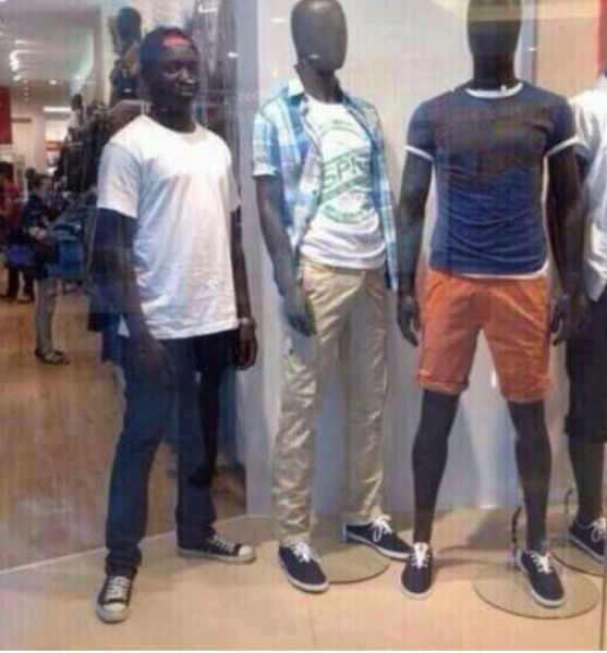 здесь что-то не так, лишние вещи на фото, лишние элементы на фотографиях