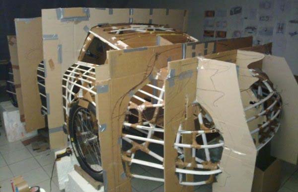 Мужчина построил собственную копию Porsche из пластиковых трубок и картона Porsche из трубок и картона, Porsche Boxster своими руками, сделал автомобиль из картона, Йоханнес Лагендер, Johannes Langeder